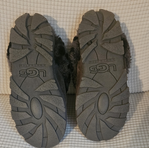 Ugg Slippers - Picture 2 of 5